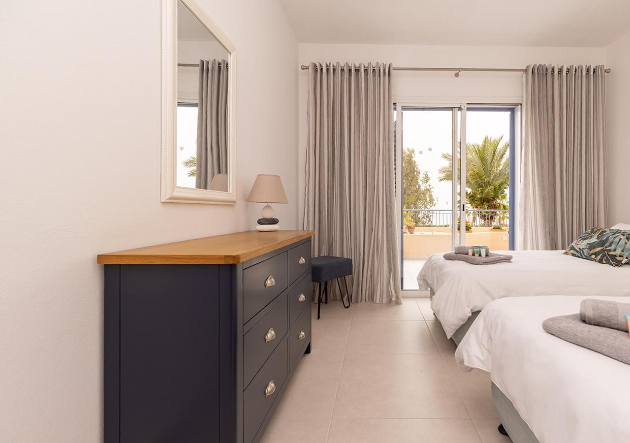 105 Kings Palace - Fabulous 2 Bed, 2 Bath, Large Patio With Garden - Sea Views Paphos Exterior photo