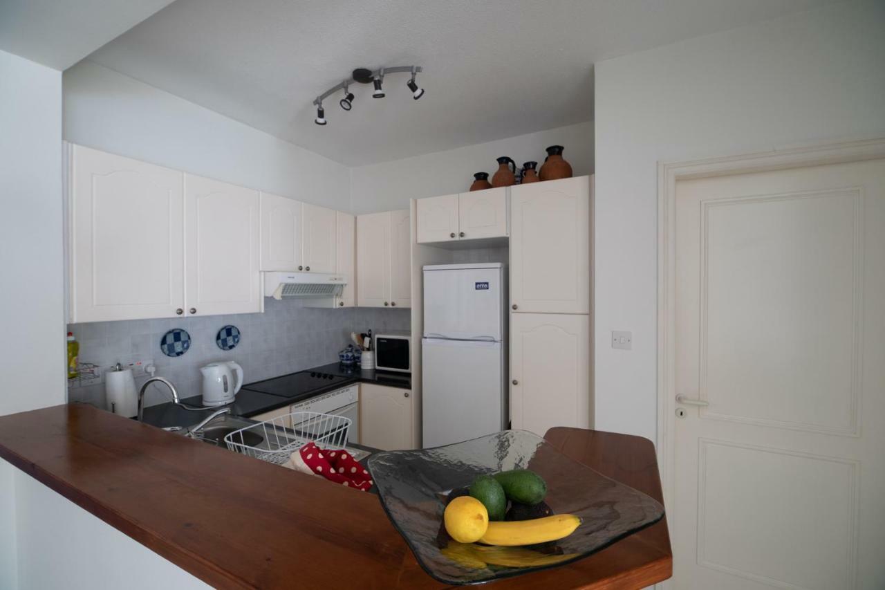 105 Kings Palace - Fabulous 2 Bed, 2 Bath, Large Patio With Garden - Sea Views Paphos Exterior photo